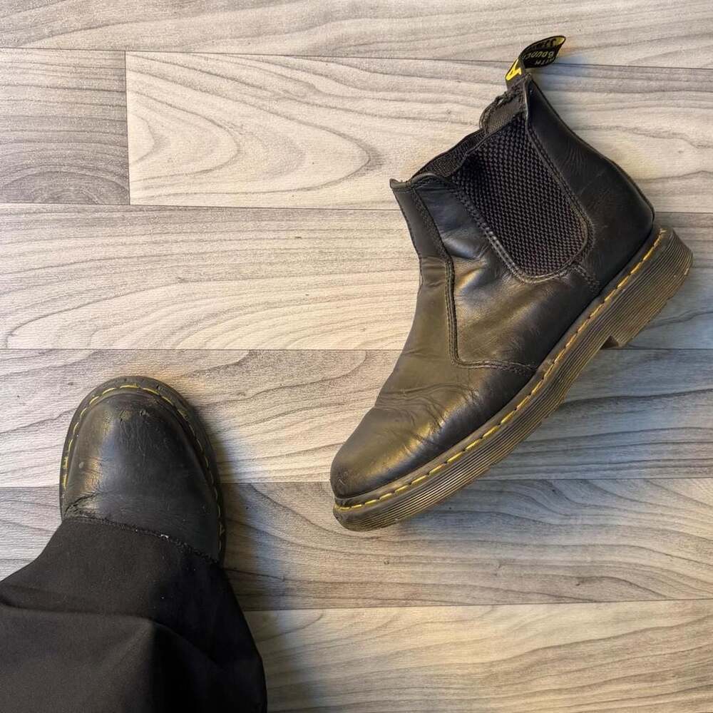 Dr. Martens Black Leather Chelsea Boots Size 9